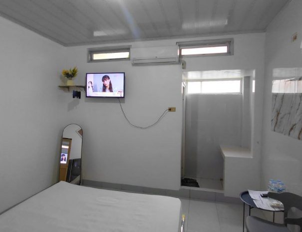 photo_6332427789436832235_y